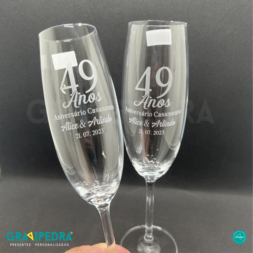 Pack 2 Copos em vidro personalizados - Anos Casamento - CVCN03F Duas taças de vidro transparentes gravadas para aniversário de casamento 49 anos