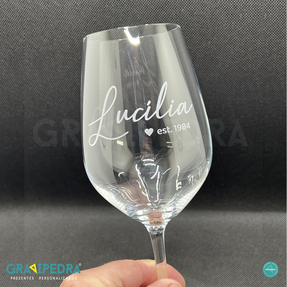 Copo em vidro personalizado - Nome - CVFG10 Copo de vidro transparente personalizado com texto branco Lucília est. 1984