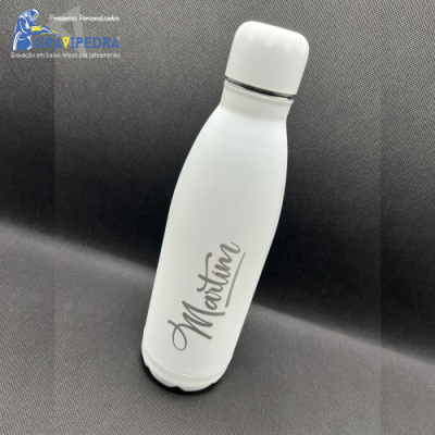 Garrafa térmica branca personalizada com o nome 'Martin'