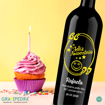 Garrafa personalizada de aniversário com cupcake e vela