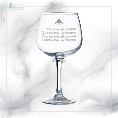 Cálice de vinho de vidro transparente com texto gravado e símbolo decorativo
