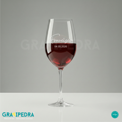Taça de vinho personalizada com nome e data