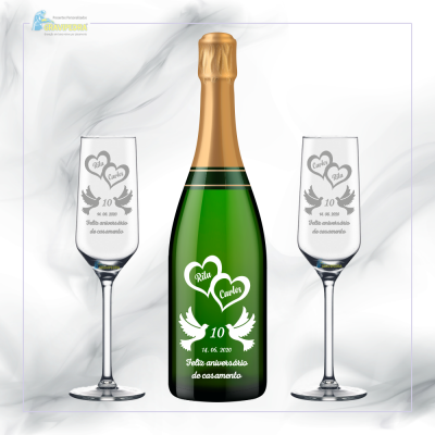 Conjunto personalizado de garrafa de champanhe verde e duas taças com texto de comemoração em branco