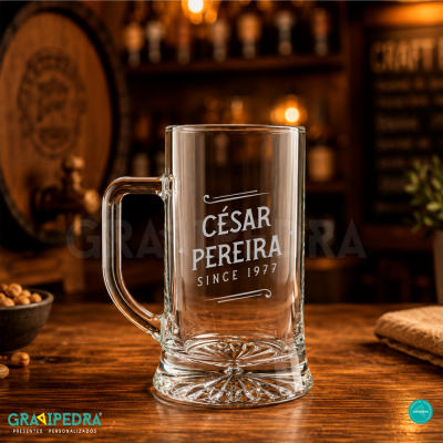 Caneca de vidro personalizada com texto CÉSAR PEREIRA SINCE 1977