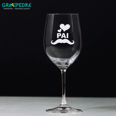 Copo de vidro tipo taça com desenho branco PAI e bigode