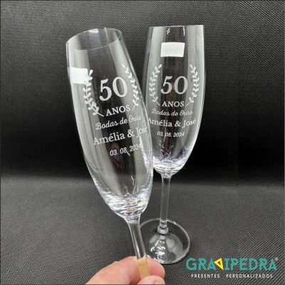 Dois copos de champanhe gravados comemorativos de 50 anos, Bodas de Ouro
