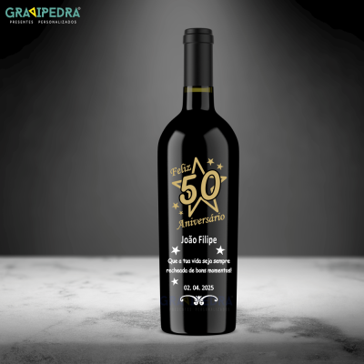 Garrafa de vinho preta comemorativa de 50 anos com texto personalizado