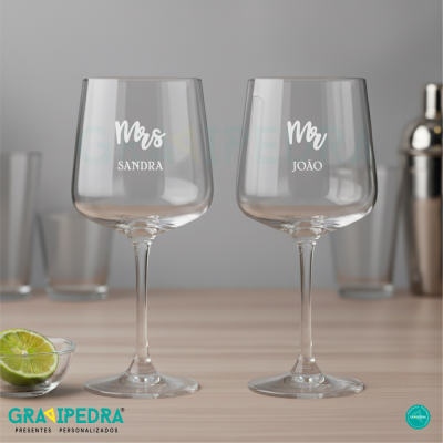 Conjunto de copos de vinho personalizados com nomes e títulos em branco
