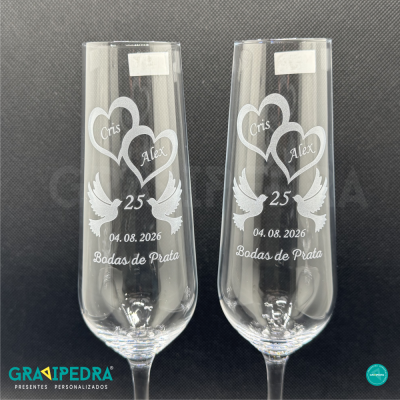 Dois copos de vidro para champanhe com gravação personalizada bodas de prata