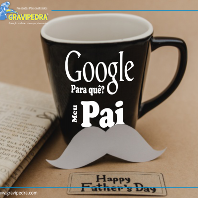 Caneca preta com texto branco e bigode de papel para o Dia do Pai