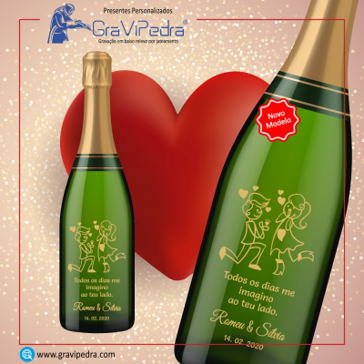 Garrafas verdes decoradas com desenho de casal apaixonado e texto personalizado, com fundo de coração vermelho