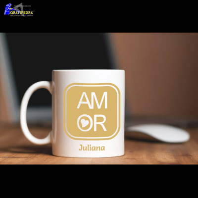 Caneca branca com design amarelo AMOR e nome Juliana