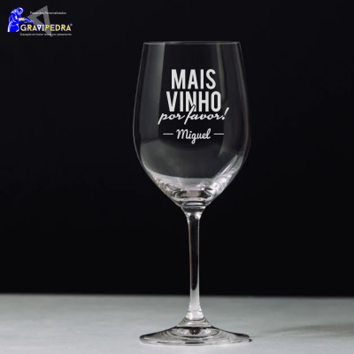Copo de vinho transparente com gravação personalizada