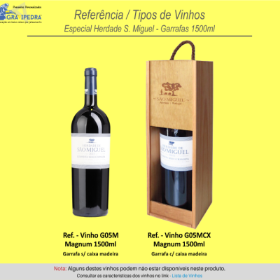 Dupla de garrafas de vinho tinto Herdade de São Miguel com caixa de madeira em fundo amarelo