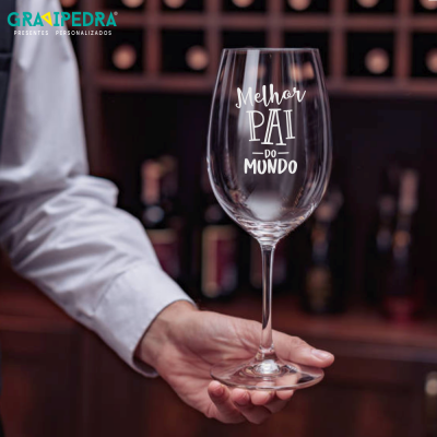 Copo de vinho transparente com texto 'Melhor PAI do MUNDO'