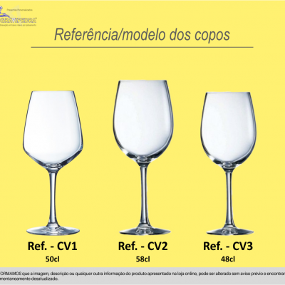 Três copos de vinho transparentes com diferentes capacidades e referências