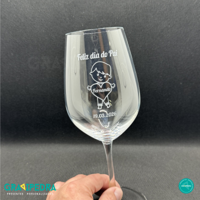 Copo de vinho gravado com mensagem de dia do pai, nome Fernando e data 19.03.2026