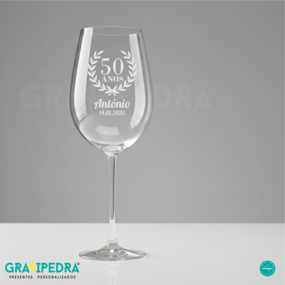 Taça de vinho com gravação comemorativa de 50 anos António