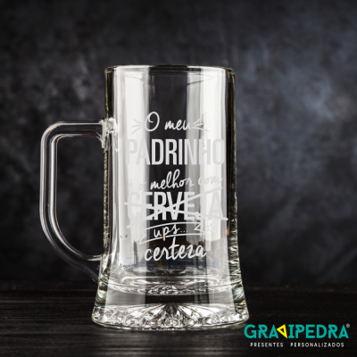 Caneca de vidro transparente com texto gravado branco