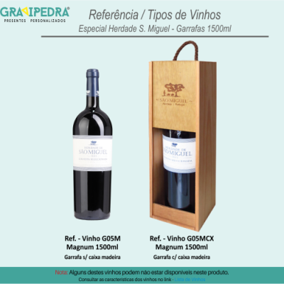 Duas garrafas de vinho tinto Magnum 1500ml da Herdade de São Miguel, uma fora e outra dentro de caixa de madeira gravada.