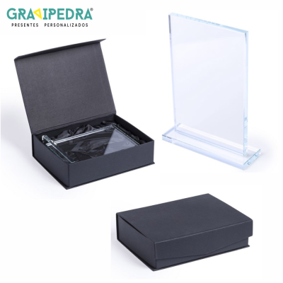 troféu em vidro transparente com caixa preta