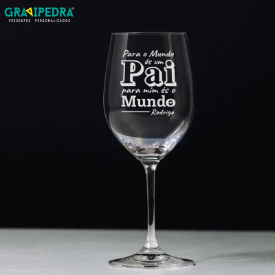 Copo de vidro para vinho com gravação personalizada em branco