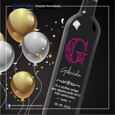 Garrafa preta personalizada para presente com texto de aniversário