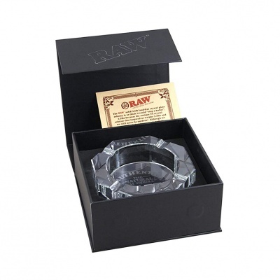 Cinzeiro de vidro transparente octogonal em caixa preta RAW com folheto