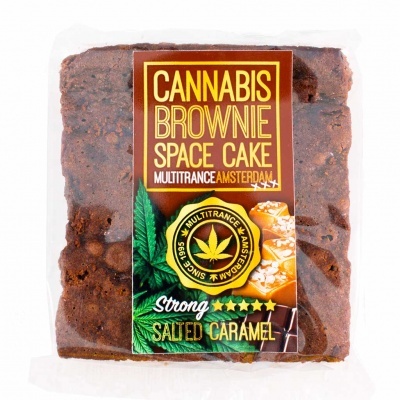 Brownie de cannabis embalado com rótulo colorido e texto informativo