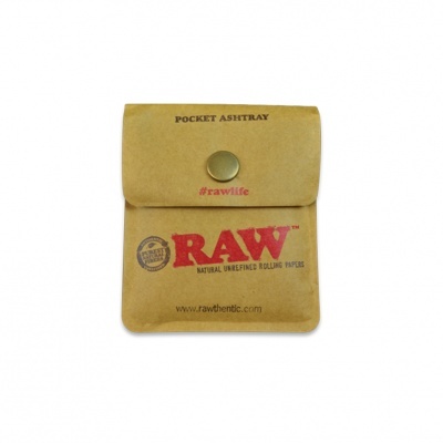 Cinza de bolso amarelo com texto RAW e botão metálico.