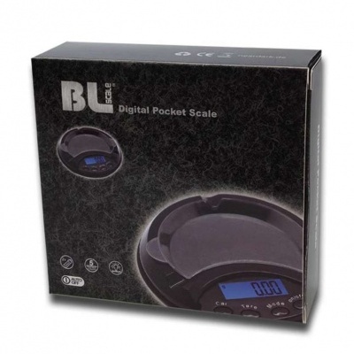 Caixa preta de balança digital de bolso BL Scale com mostrador azul.