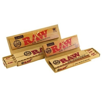 Caixas de papel RAW CLASSIC para enrolar tabaco abertas com rolos dentro