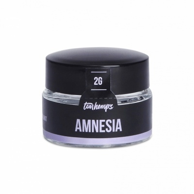 Frasco de vidro com tampa preta e etiqueta preta a dizer AMNESIA