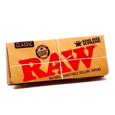 Pacote de papel RAW King Size Supreme Classic castanho com texto vermelho e preto