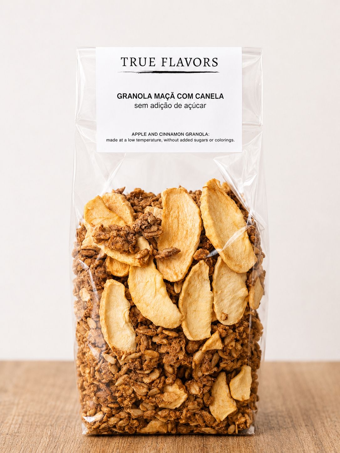 True Colors Granola Maça Pacote de granola maçã com canela TRUE FLAVORS transparente com pedaços de maçã desidratada e granola