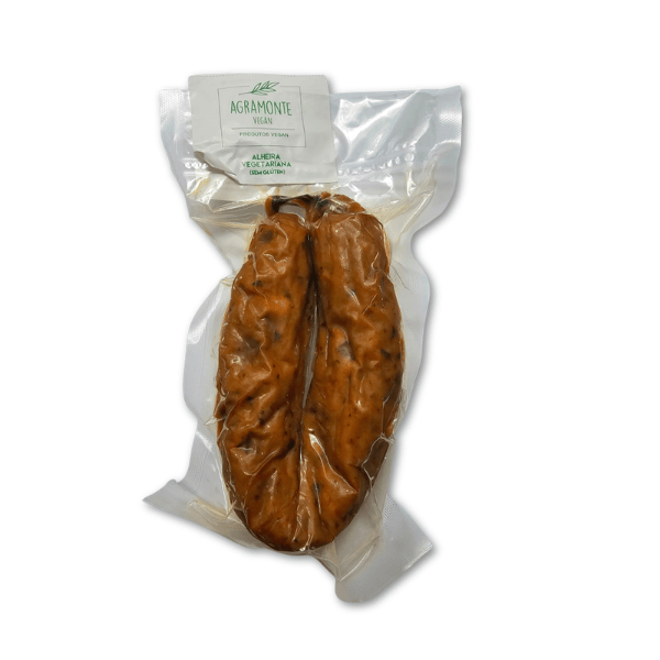 Alheira Vegan sem Glúten Agramonte Embalagem de chouriço vegan em plástico transparente com etiqueta branca AGRAMONTE VEGAN