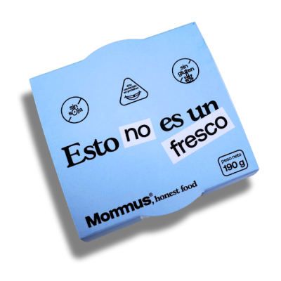 Embalagem azul clara de comida Mommus com texto e ícones de ingredientes