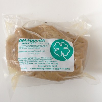Pacote transparente com seitan tipo F da marca SHAMBHALA e etiqueta com informações nutricionais.