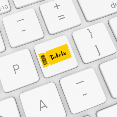 Tecla de teclado substituída por bilhete amarelo com texto Tickets