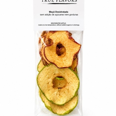 Pacote de maçã desidratada True Flavors com fatias visíveis e rótulo branco
