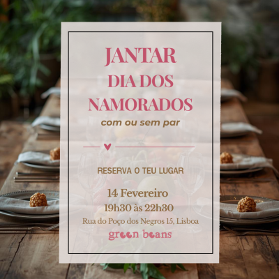 Cartaz para Jantar Dia dos Namorados com texto e mesa rústica posta com pratos e guardanapos.