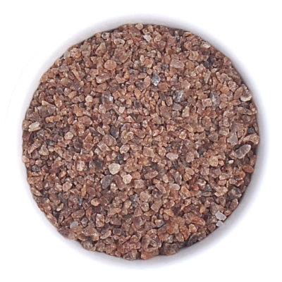 Sal grosso rosa do Himalaia com cristais irregulares em tons de rosa e castanho