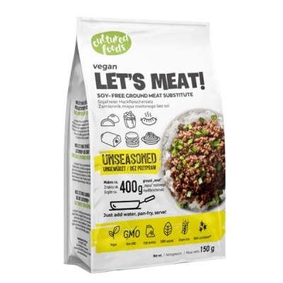 Embalagem branca de substituto vegan de carne chamado LETS MEAT! com imagem de prato de arroz e carne de substituição