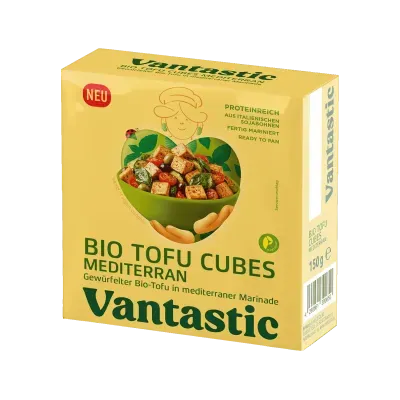 Embalagem amarela de tofu biológico cortado em cubos mediterrâneos Vantastic com ilustração de prato verde com tofu e texto