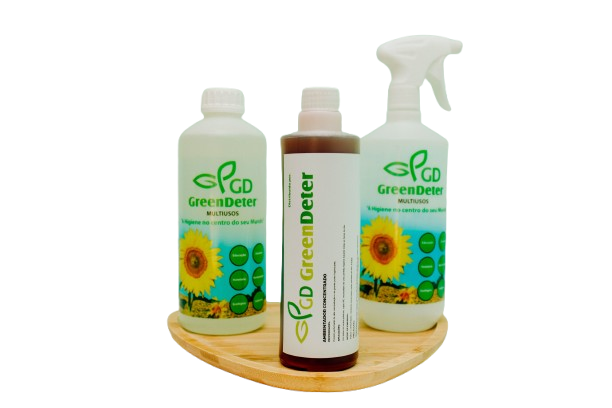 Três frascos GreenDeter multiusos com rótulos de girassol sobre base de madeira clara