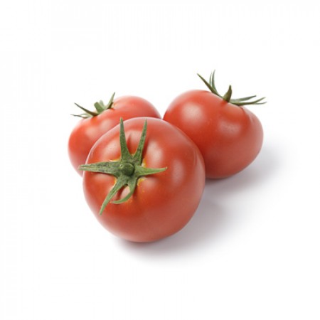 Tomate ALVALADE Três tomates vermelhos maduros com pedúnculos verdes sobre fundo branco