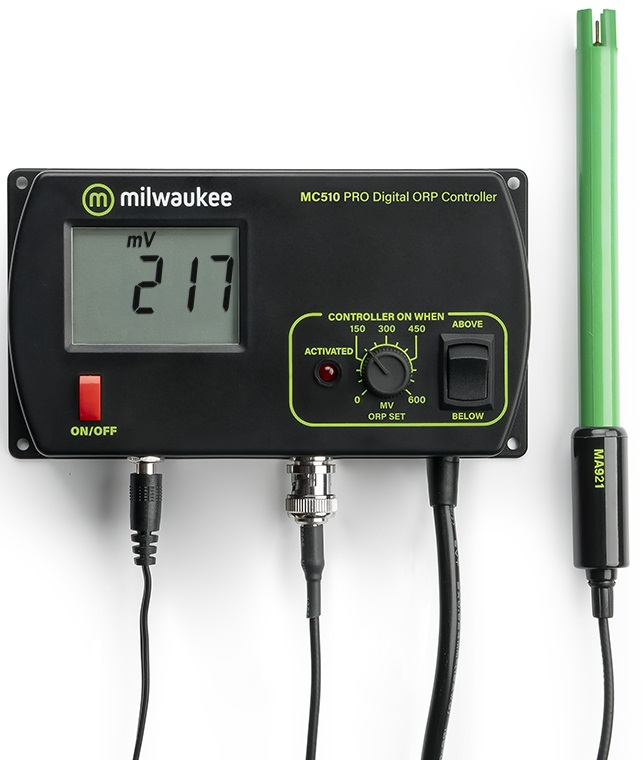Controlador Digital Redox ORP Controlador digital ORP Milwaukee MC510 PRO preto com visor e sonda verde