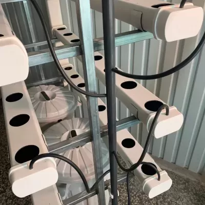 Suportes para vasos com irrigação em estrutura metálica