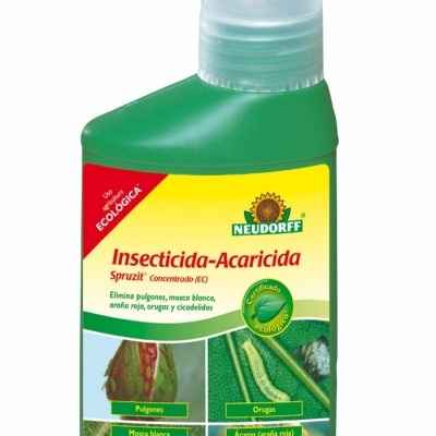 Frasco de inseticida-acaricida Spruzit Neudorff 250 ml com tampa verde e rótulo colorido