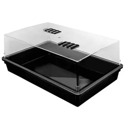 Estufa de cultivo com base preta e tampa transparente com aberturas de ventilação.